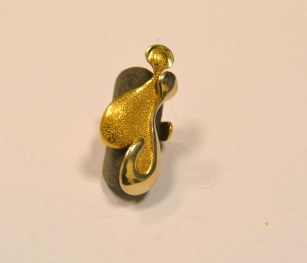  Anello scultura , in oro giallo e bianco 