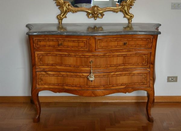  Cassettone a balestra, Toscana, sec. XVIII,  in ciliegio filettato,