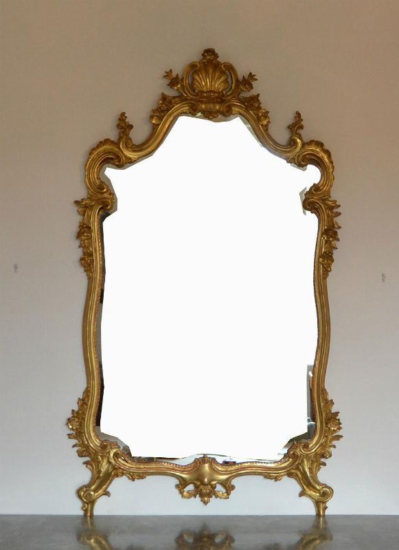  Specchiera, in stile '700,  in legno dorato e