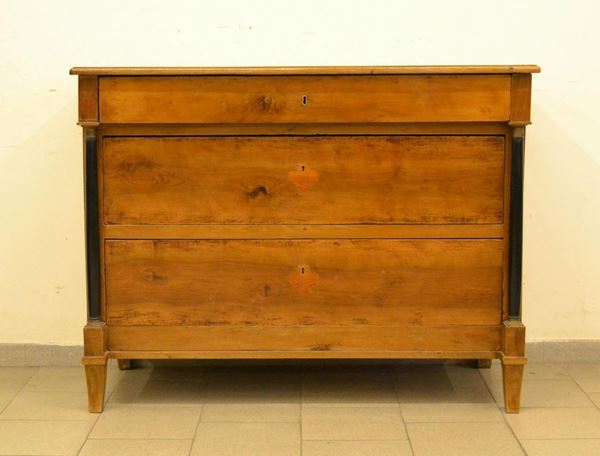  Cassettone, Impero, sec. XIX,  in ciliegio, tre cassetti,