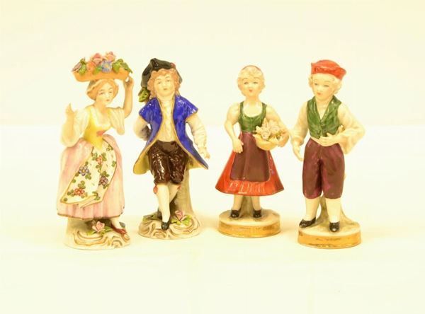  Due statuine, inizi sec. XX,  in ceramica Capodimonte, 