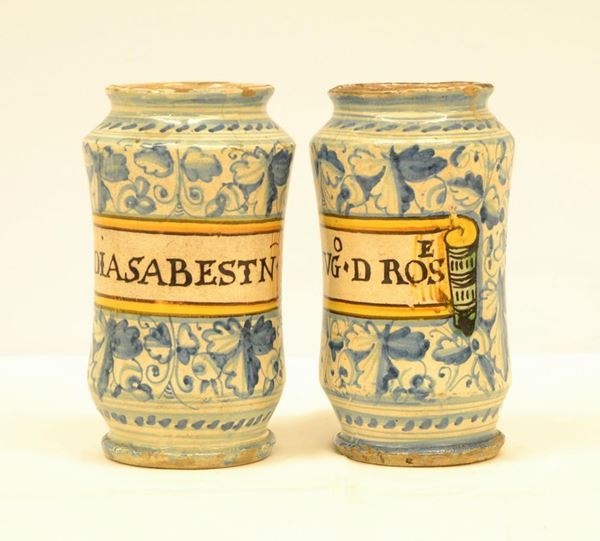  Coppia di albarelli, Montelupo, fine sec. XVI,  in maiolica