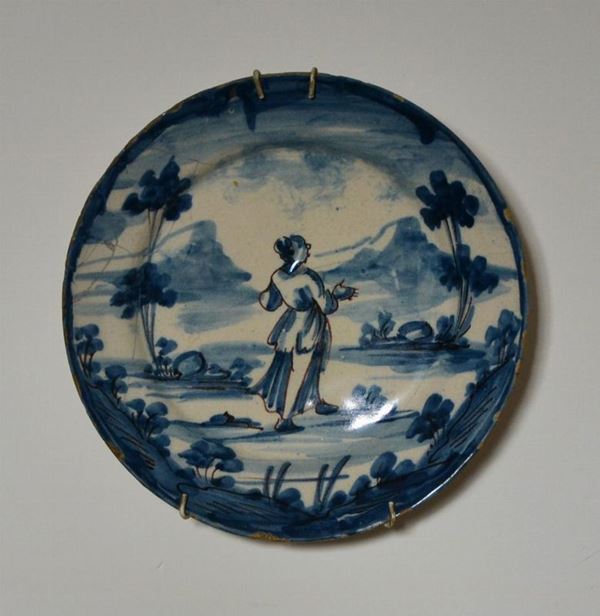  Piatto, Savona, sec. XVIII,  in maiolica decorata 