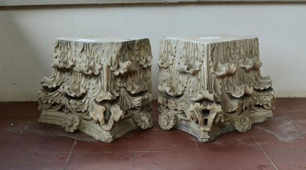  Coppia di capitelli, sec. XIX,  in marmo, 