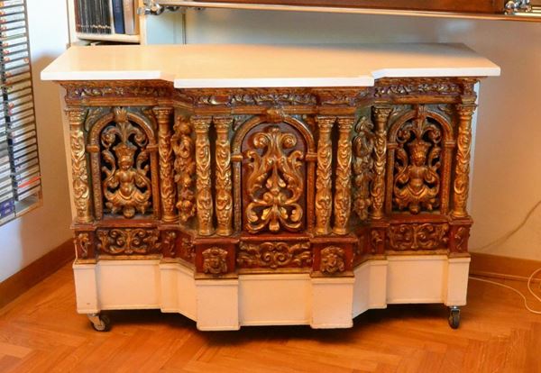  Frontale di ciborio, sec. XVIII,  in legno dorato 