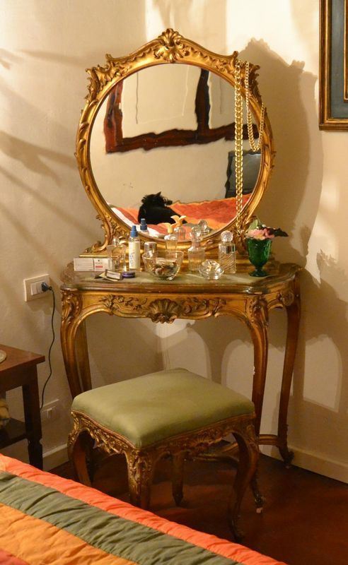  Toilette, sec. XX,  in legno dorato e intagliato,  - Asta Antiquariato, Collezionismo & Gioielli - Poggio Bracciolini Casa d'Aste