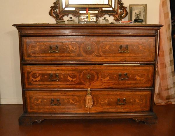  Cassettone, Emilia, sec. XVIII,  in noce filettato,  - Asta Antiquariato, Collezionismo & Gioielli - Poggio Bracciolini Casa d'Aste