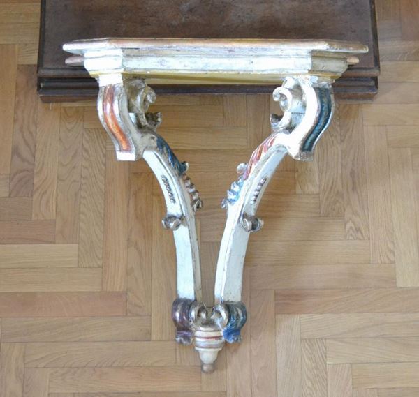  Mensola, in stile '700,  in legno laccato e intagliato,