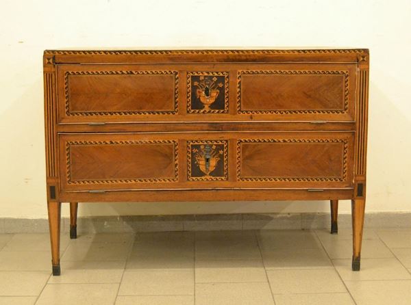  Cassettone, Italia meridionale, sec. XVIII,  in noce intarsiato,
