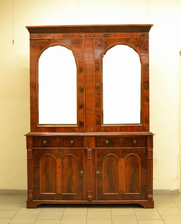  Vetrina a due corpi, Inghilterra, sec. XIX,  in mogano,  - Asta Antiquariato, Collezionismo & Gioielli - Poggio Bracciolini Casa d'Aste
