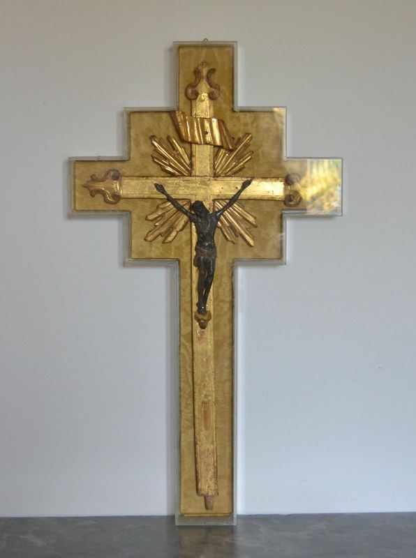  Crocifisso, sec. XVIII,  in legno dorato e 