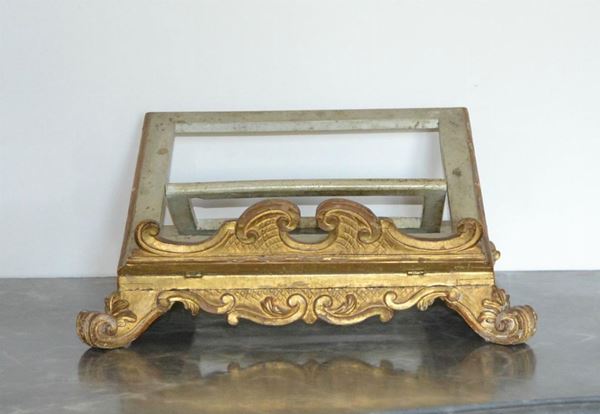  Leggio da tavolo, inizi sec. XIX,  in legno dorato