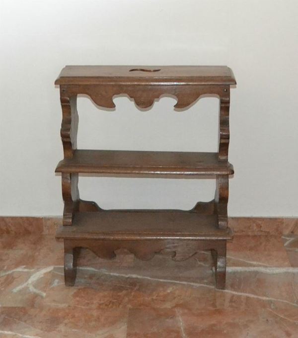  Scaletta, sec. XIX,  in noce, a tre piani,