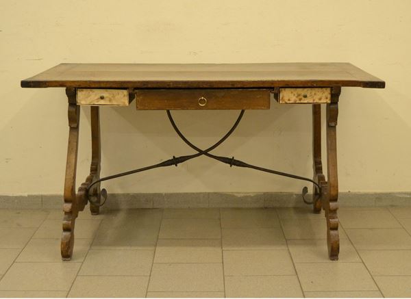  Tavolo, in stile '700,  in noce, ad un cassetto, gambe a lira   - Asta Antiquariato, Collezionismo & Gioielli - Poggio Bracciolini Casa d'Aste