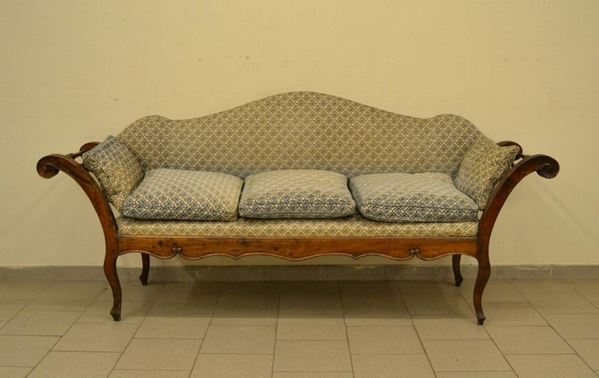  Divano, Veneto, sec. XVIII,  in noce, braccioli ricurvi,