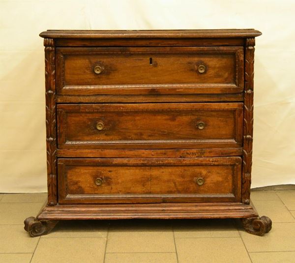  Credenza, Italia centrale, sec. XVIII,  in noce,