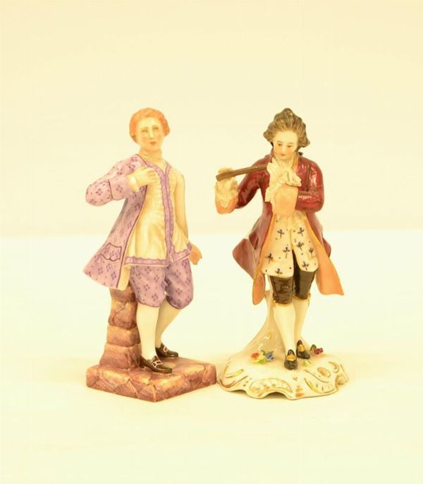  Due sculturine, inizi sec. XX,  in ceramica Capodimonte, 