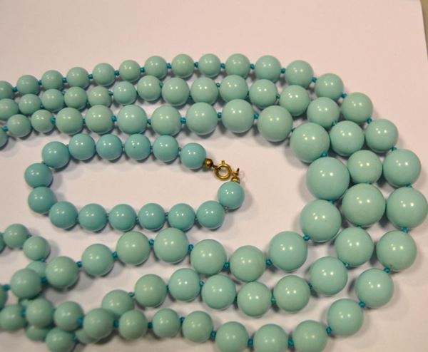  Collana a tre fili di sfere digradanti in turchese                          