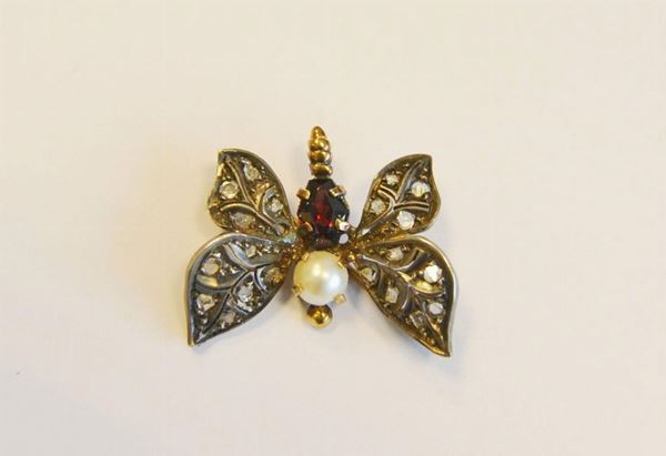  Spilla in oro, argento, rubino perla e diamanti   - Asta Decorazione di interni - Poggio Bracciolini Casa d'Aste
