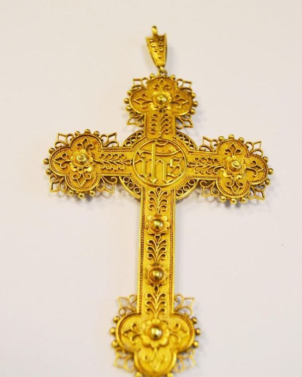  Croce pettorale,  in oro giallo    - Asta Decorazione di interni - Poggio Bracciolini Casa d'Aste