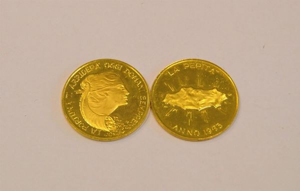  Due medaglie in oro 900/1000    - Asta Decorazione di interni - Poggio Bracciolini Casa d'Aste