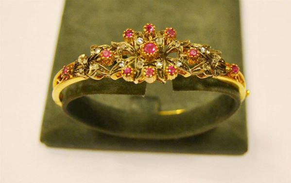  Bracciale in oro e argento, rubini  e diamanti  