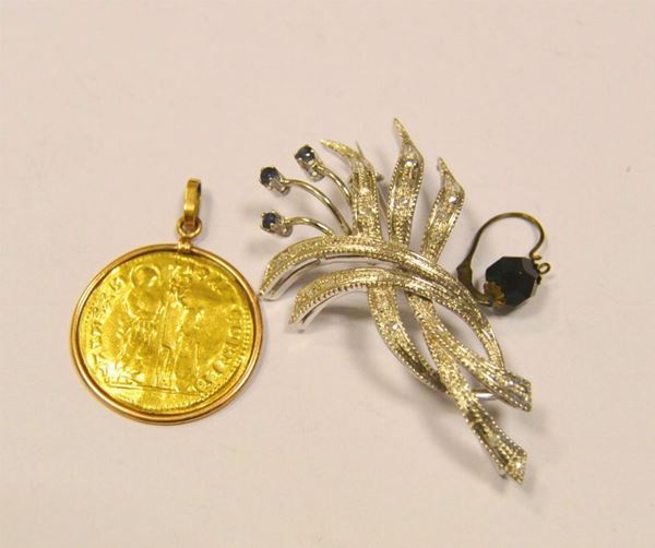  Spilla in oro bianco, diamanti e zaffiri 