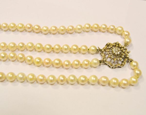  Collana di perle e diamanti 