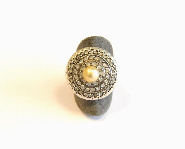  Anello, inizi sec. XX, in oro,argento,perla e diamanti 