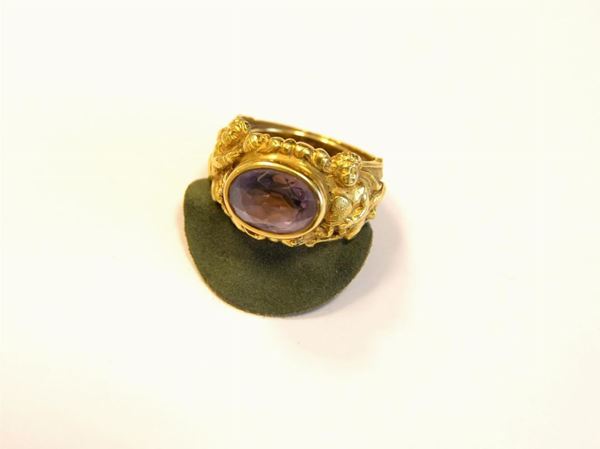  Anello episcopale, in oro giallo e ametista  