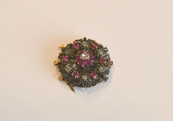  Fermatura in oro ,argento, rubini e diamanti   - Asta Decorazione di interni - Poggio Bracciolini Casa d'Aste