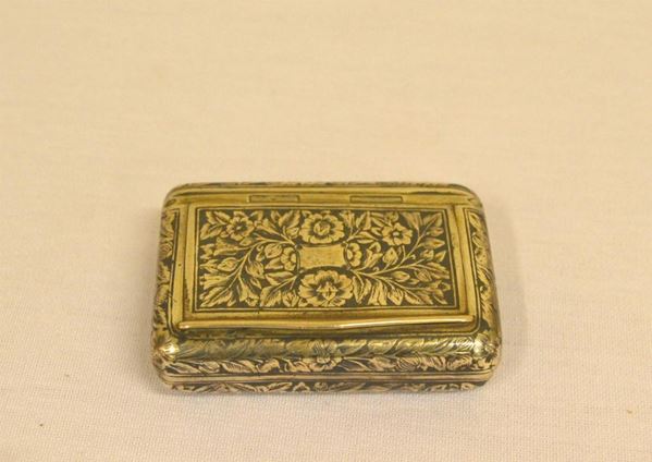  Tabacchiera rettangolare in argento lavorato                                  - Asta Decorazione di interni - Poggio Bracciolini Casa d'Aste