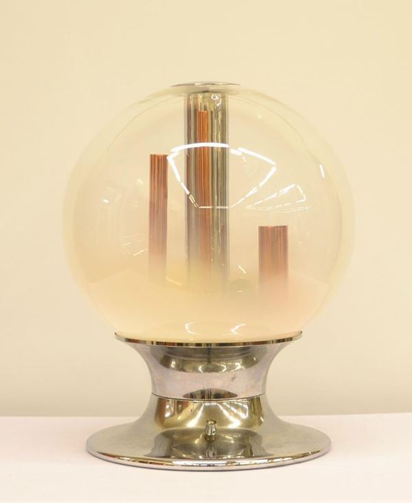  Lume da tavolo, anni 70,  con campana sferica in vetro,