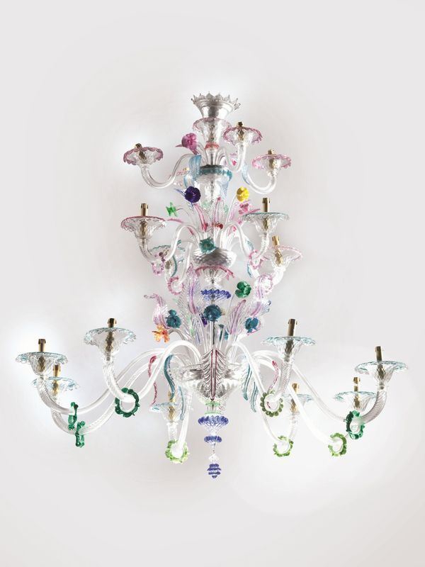   Lumiera , in vetro trasparente di Murano a tre ordini di bracci ricurvi per complessive sedici luci con fiori e foglie policromi, danni e mancanze     