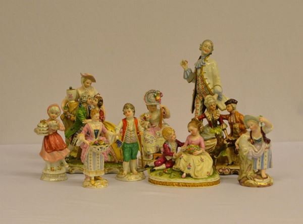  Dieci sculturine, sec. XX,  in ceramica e porcellana,