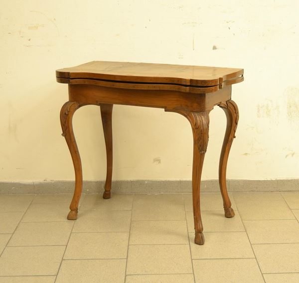 Tavolino da gioco, Toscana, metÃ  sec. XVIII, in noce e radica, 