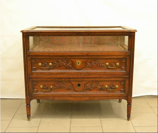  Cassettone, Emilia, sec. XIX,  in mogano intagliato,  - Asta Decorazione di interni - Poggio Bracciolini Casa d'Aste