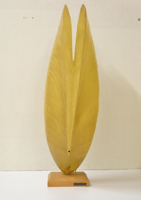  Cozza, della serie &quot;Pensando il mare&quot;, Marika Carniti,  in vetroresina, alt. cm 92 su base in legno di cm 6, recante firma sulla base