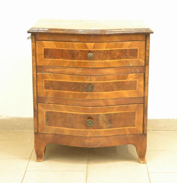  Comodino, in stile 700,  in radica di noce, 