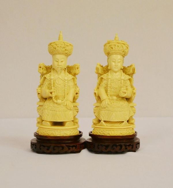  Due sculture, Cina, primi sec. XX,  in avorio,