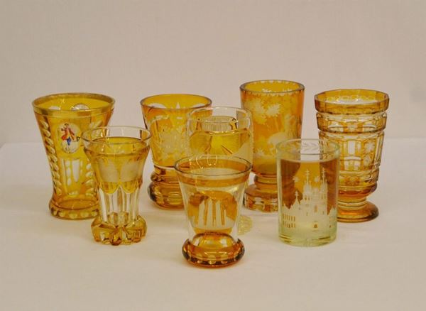  Otto bicchieri, sec. XIX e XX,  in cristallo giallo inciso,