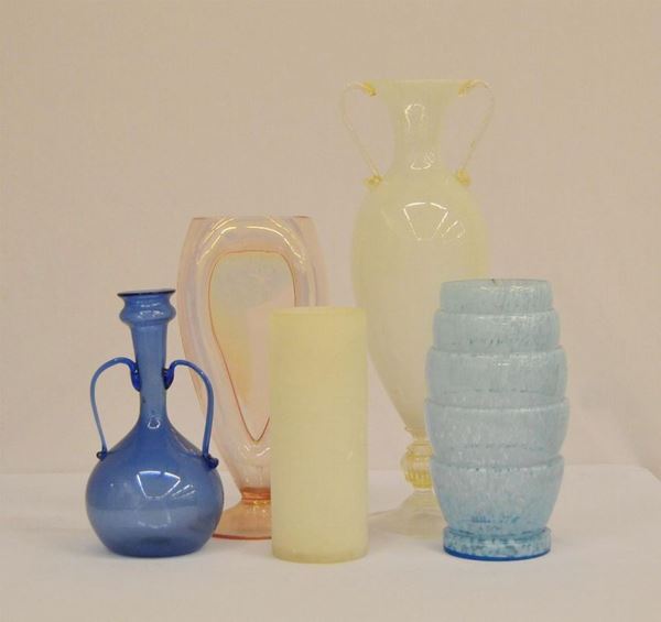  Cinque vasi, sec. XX,  in vetro di murano decorato,   - Asta Decorazione di interni - Poggio Bracciolini Casa d'Aste