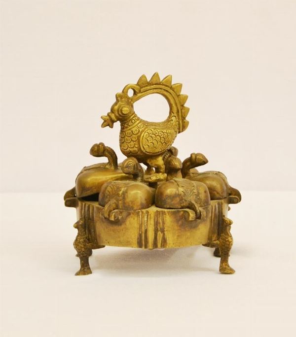  Posacenere, arte orientale, sec. XIX,  in bronzo circolare,