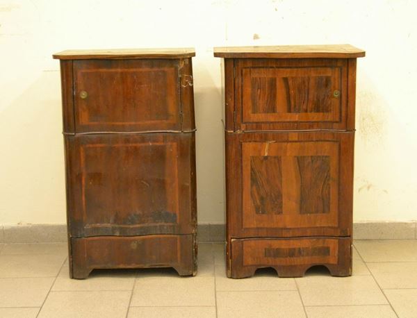  Due comodini, Toscana, sec. XVIII,  in noce filettato,   - Asta Decorazione di interni - Poggio Bracciolini Casa d'Aste