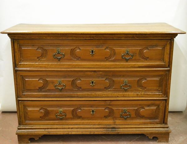  Cassettone, Emilia, fine sec. XVII,  in noce,   - Asta Decorazione di interni - Poggio Bracciolini Casa d'Aste