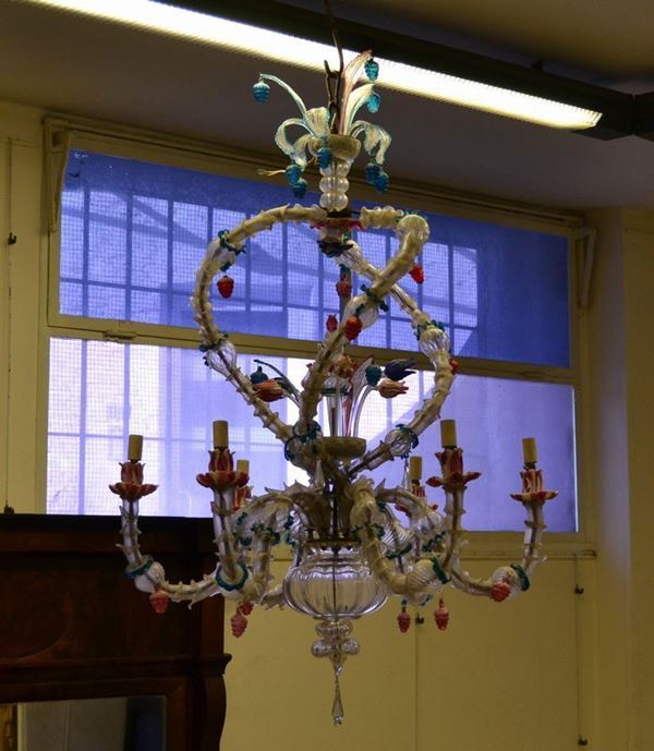 Lampadario, sec. XIX, in vetro di murano, a sei bracci, decorato a fiori, cm 115x80, difetti, parti non pertinenti