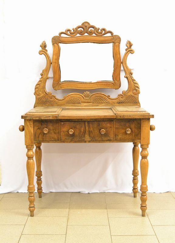  Toilette, Toscana, sec. XIX,  in noce, tre cassetti,