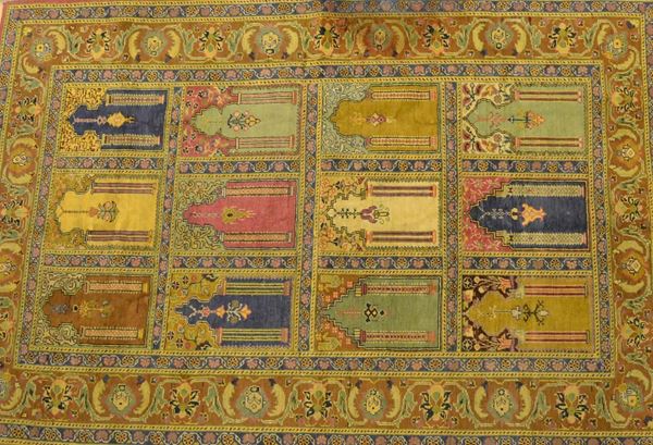  Tappeto turco, sec. XX,  in seta, con formelle  - Asta Decorazione di interni - Poggio Bracciolini Casa d'Aste