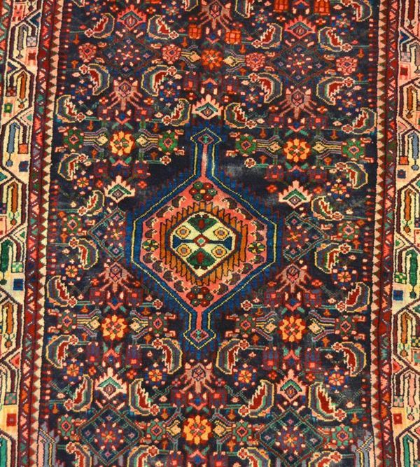  Tappeto persiano Hosseinabad,  di vecchia manifattura, fondo blu  - Asta Decorazione di interni - Poggio Bracciolini Casa d'Aste