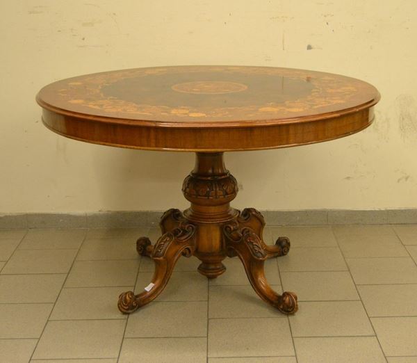  Tavolo, sec. XX,  piano circolare in noce intarsiato,